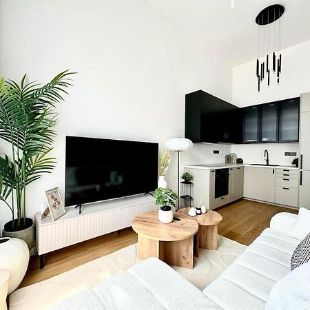 5 Min Dancing House Apartment Prague, Luxury And Modern Екстериор снимка